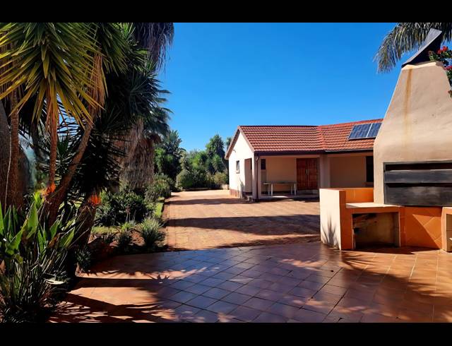6 BEDROOM FREESTANDING FOR SALE IN BROADLANDS ESTATE